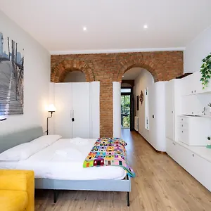 Appartement The Red Bricks - San Babila Area, Milan