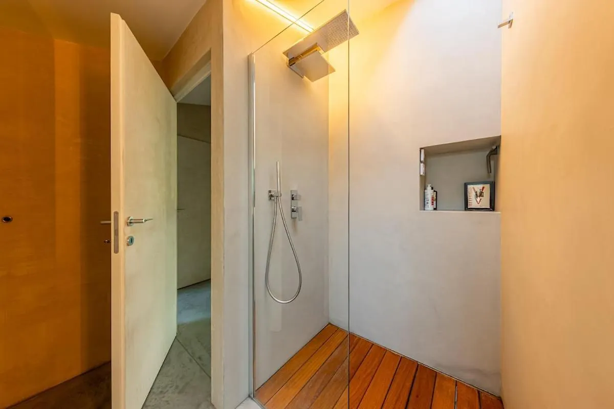 Moscova Elegance And Modern Design With Rooftop Милан Апартаменты